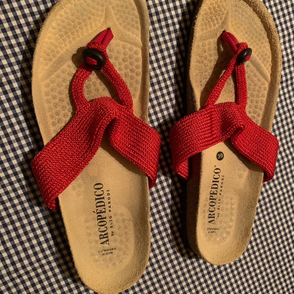 Beautiful red Arcopedio flip flops